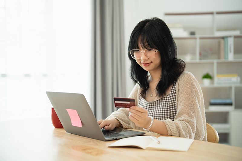 woman_looking_at_credit_card.jpg